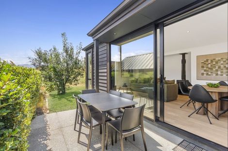 Photo of property in 2 Kotuku Lane, Jacks Point, Queenstown, 9371