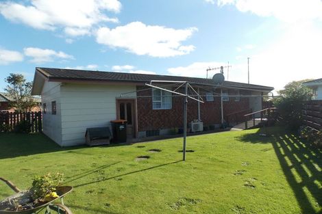 Photo of property in 122 Benmore Avenue, Cloverlea, Palmerston North, 4412