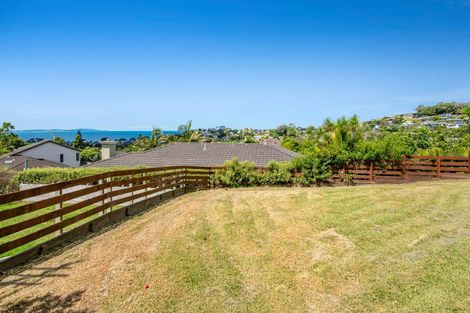 Photo of property in 15 Higham Ferrers Place, Red Beach, 0932