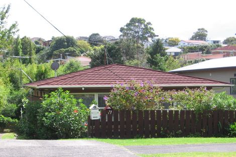 Photo of property in 2/77 Saddleback Rise, Murrays Bay, Auckland, 0630