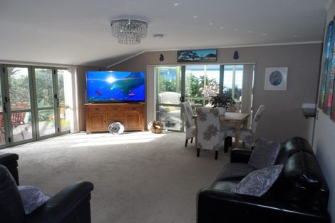 Photo of property in 2/14 Knott Road, Stanmore Bay, Whangaparaoa, 0932
