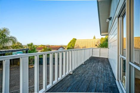 Photo of property in 5 Mckinley Road, Sunnyvale, Auckland, 0612