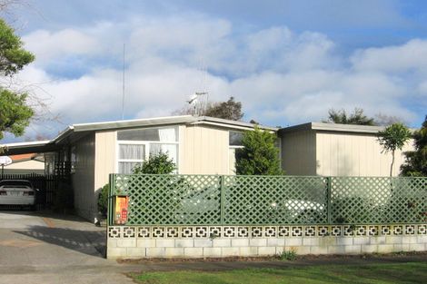 Photo of property in 121 Ruamahanga Crescent, Terrace End, Palmerston North, 4410