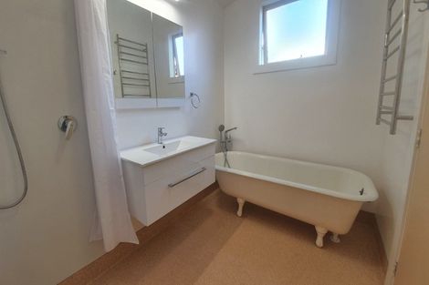 Photo of property in 32 Bonithon Avenue, Moturoa, New Plymouth, 4310