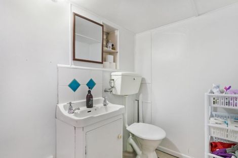 Photo of property in 27 Humphrey Kemp Avenue, Henderson, Auckland, 0612