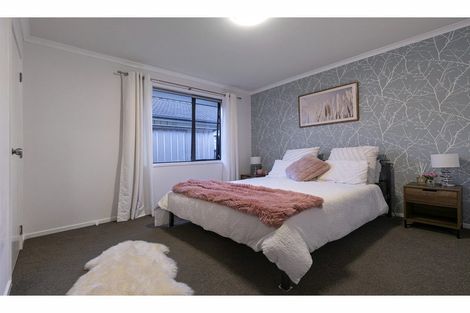 Photo of property in 17 Matija Place, Red Beach, 0932