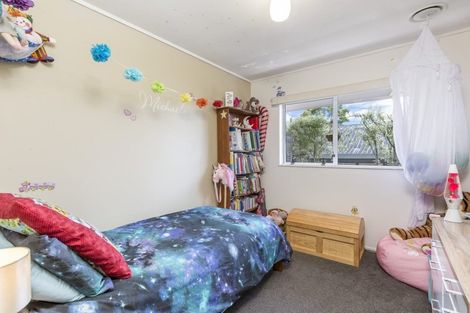Photo of property in 2/39 Fairmount Road, Titirangi, Auckland, 0604