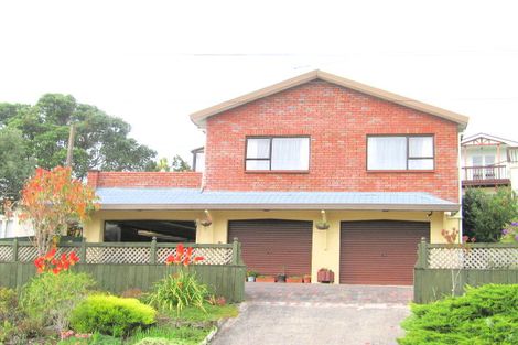 Photo of property in 11 Pohutukawa Avenue, Red Beach, 0932