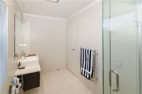 Photo of property in 24 Corsica Way, Karaka, Papakura, 2113