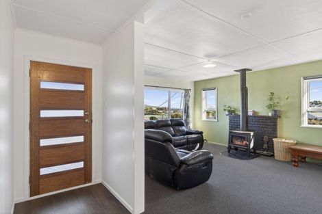 Photo of property in 15 Simons Street, Moturoa, New Plymouth, 4310