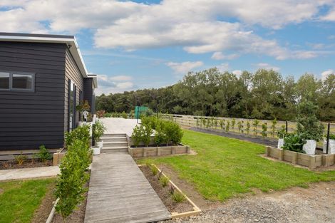 Photo of property in 567 Lethbridge Road, Halcombe, 4775