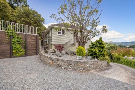 Photo of property in 10 Hill Grove, Naenae, Lower Hutt, 5011