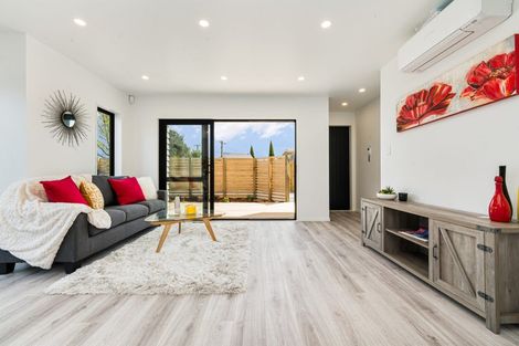 Photo of property in 13a Renata Crescent, Te Atatu Peninsula, Auckland, 0610