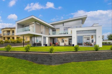 Photo of property in 7 Karemoana Drive, Te Atatu Peninsula, Auckland, 0610