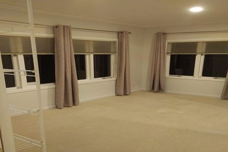 Photo of property in 28 Coles Crescent, Papakura, 2110