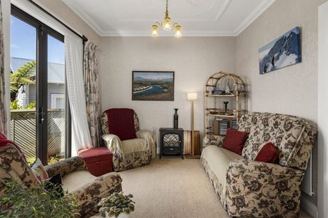 Photo of property in 31 Queens Drive, Kilbirnie, Wellington, 6022