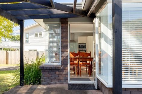 Photo of property in 4 Beach Grove, Omokoroa, 3114