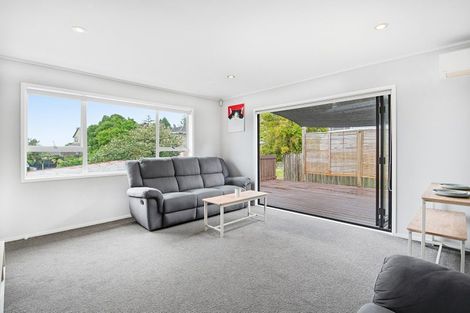 Photo of property in 2/17 Kemp Road, Massey, Auckland, 0614