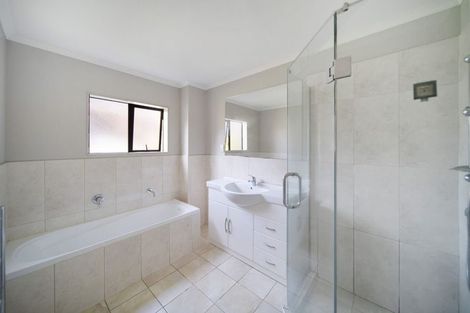 Photo of property in 20 Fairchild Avenue, Goodwood Heights, Auckland, 2105