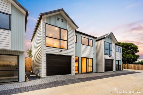 Photo of property in 26-28 Pomaria Road, Henderson, Auckland, 0610