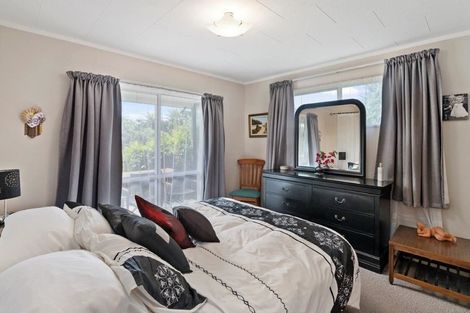 Photo of property in 28 Field Way, Waikanae Beach, Waikanae, 5036