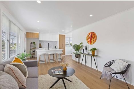 Photo of property in 32 Neil Avenue, Te Atatu Peninsula, Auckland, 0610