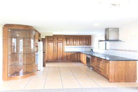 Photo of property in 14 Gwenand Place, Botany Downs, Auckland, 2010
