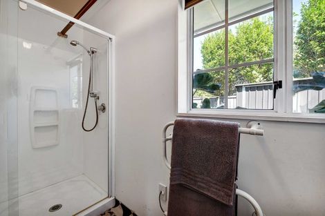 Photo of property in 5 Tamati Place, Merrilands, New Plymouth, 4312