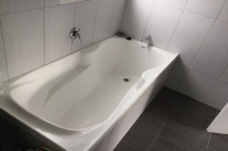 Photo of property in 10 Norma Avenue, Te Atatu South, Auckland, 0610