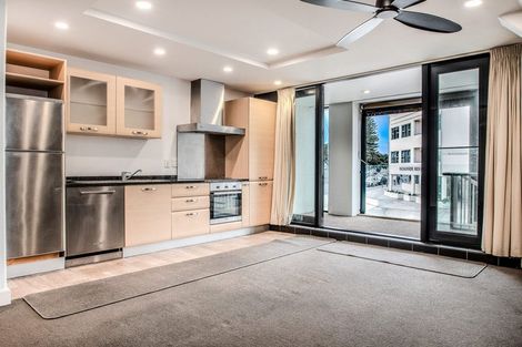 Photo of property in 4 Maunganui Road, Mount Maunganui, 3116