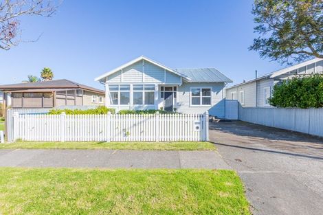 Photo of property in 100 Vigor Brown Street, Napier South, Napier, 4110