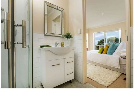 Photo of property in 4a Viridian Lane, Greenhithe, Auckland, 0632