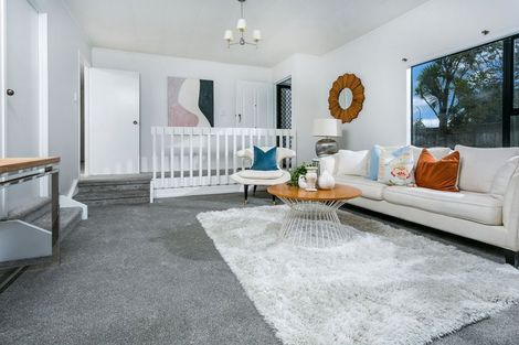 Photo of property in 11 Cabello Place, Unsworth Heights, Auckland, 0632