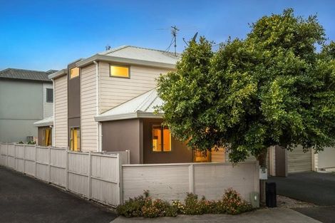 Photo of property in 37 Verdale Circle, Glen Eden, Auckland, 0602