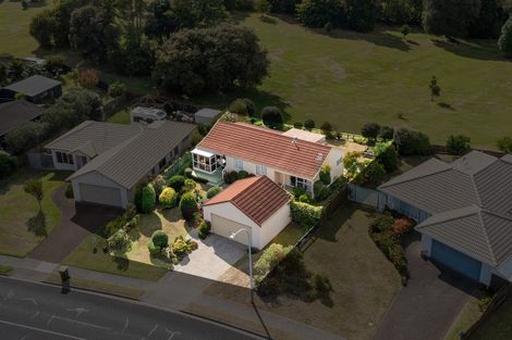 Photo of property in 33 Russley Drive, Mount Maunganui, 3116