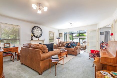 Photo of property in 18 Winston Avenue, Hokowhitu, Palmerston North, 4410