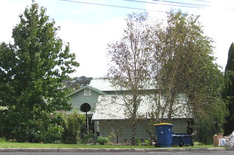 Photo of property in 2/10e Penning Road, Castor Bay, Auckland, 0620