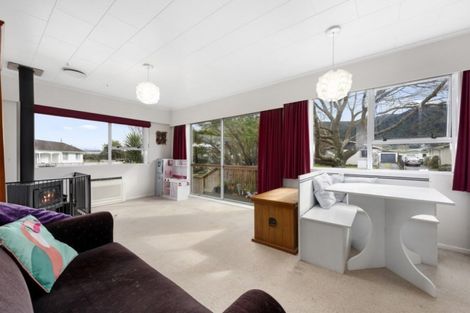 Photo of property in 82 California Drive, Totara Park, Upper Hutt, 5018