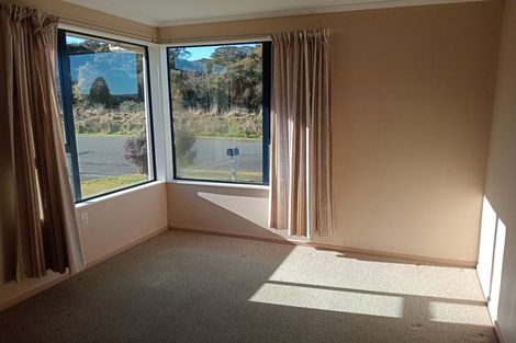 Photo of property in 10 Erskine Street, Tuatapere, 9620