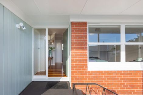 Photo of property in 27 Renata Crescent, Te Atatu Peninsula, Auckland, 0610