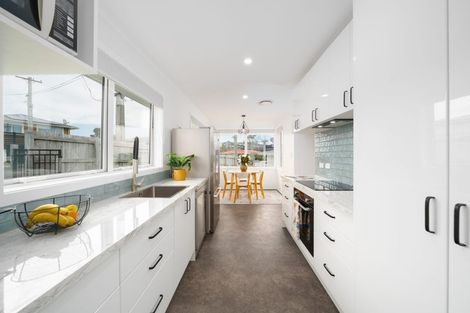 Photo of property in 48 Mark Avenue, Paparangi, Wellington, 6037