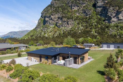 Photo of property in 22 Old Racecourse Road, Albert Town, Wanaka, 9305