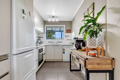 Photo of property in 4 Willow Avenue, Hannahs Bay, Rotorua, 3010