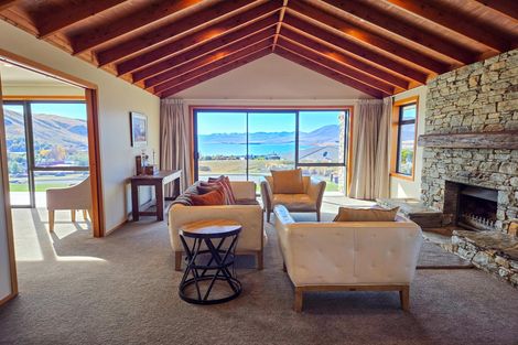 Photo of property in 2 Walter Black Place, Lake Tekapo, 7999