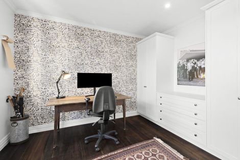 Photo of property in 17 West Road, Northland, Wellington, 6012