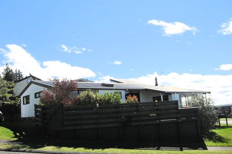 Photo of property in 19 Brunette Drive, Acacia Bay, Taupo, 3330