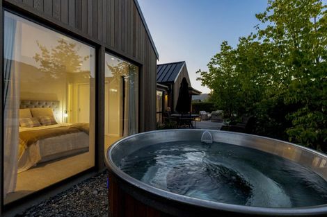 Photo of property in 31 Falconer Rise, Jacks Point, Queenstown, 9371