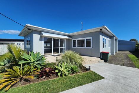 Photo of property in 464 South Road, Omata, New Plymouth, 4374