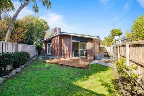 Photo of property in 27 Tuirau Place, Ilam, Christchurch, 8041