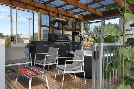 Photo of property in 28 Hadfield Street, Patea, 4520